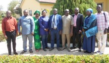 Tim ISSUP dengan Direktur Medis, FNPHK, di tengah.