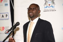 Représentant les diplômés M. Thapologang Qhau