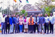 Foto bersama delegasi rapat